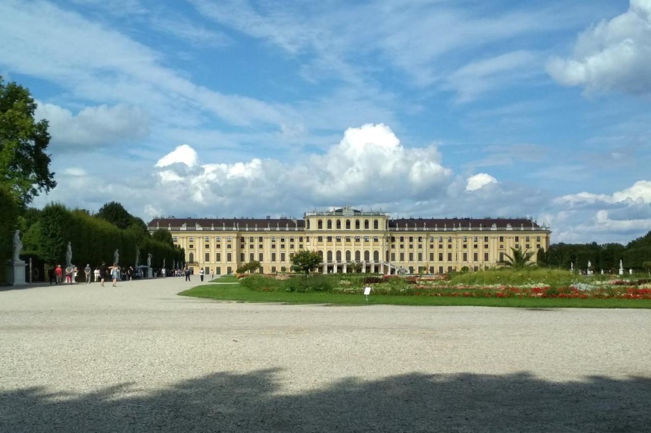 Central Mariahilfer Apartment 5 Min To The Schoenbrunn Palace And City Shopping Center Vienna Exterior photo